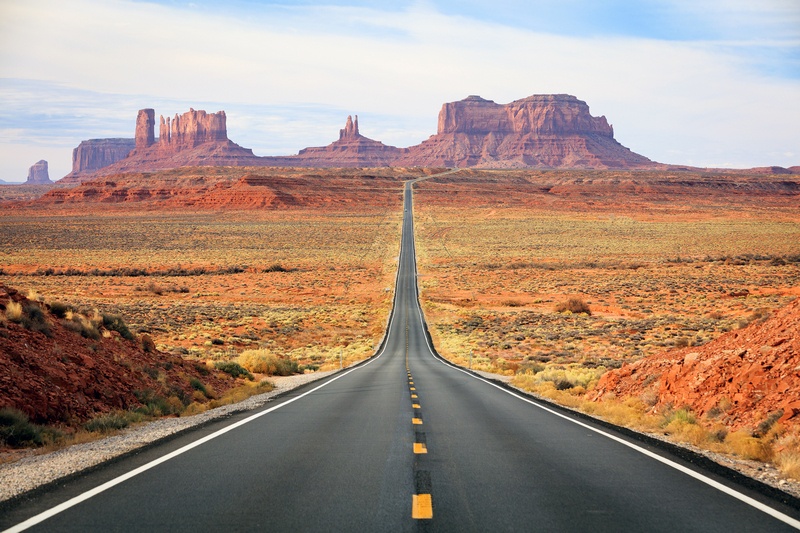 road to Monument Valley - best road trip itineraries in the southwestern USA