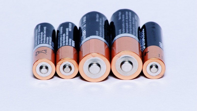 can you take batteries on planes dry batteries